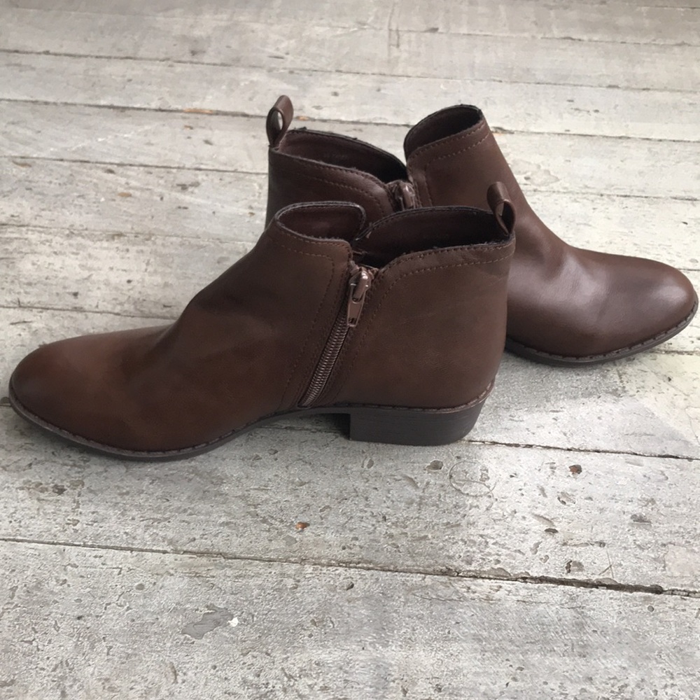 Sun + Stone Cadee Brown Basic Ankle Bootie Side Z… - image 4